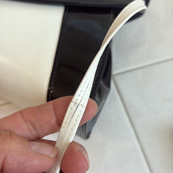 Unbranded Chic Black Patent Leather and White Large Clutch. - Picture 11 of 11